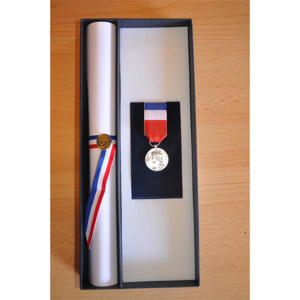 COFFRET DE PRESENTATION POUR MEDAILLE ET DIPLOME