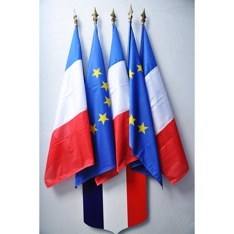 ECUSSON TRICOLORE 40X50CM avec 5 drapeaux france et europe 60x90