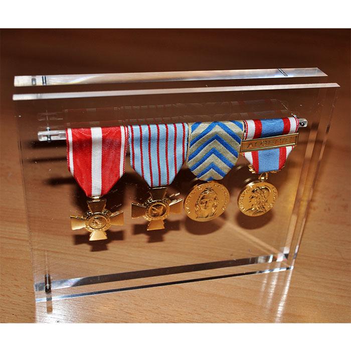 Lot de 3 présentoirs en plexiglas pour médailles et décorations