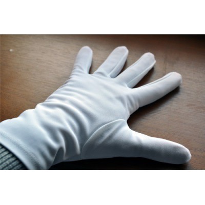 Gants blancs de cérémonie