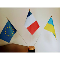 lot de 3 drapeaux 10x14cm  UKRAINE FRANCE EUROPE