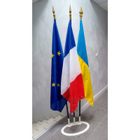 LOT DE 3 DRAPEAUX FRANCE UKRAINE EUROPE