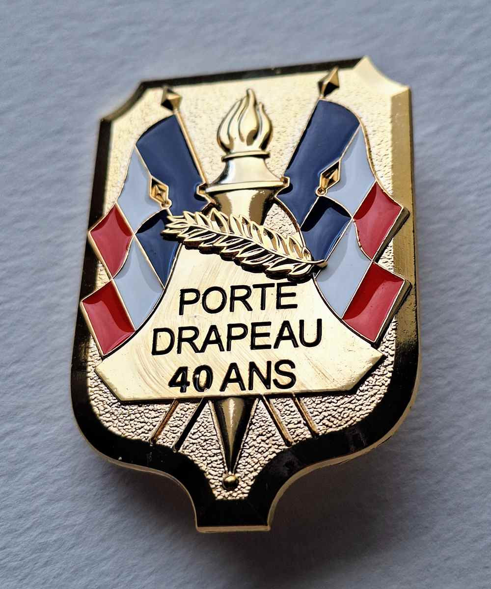Insigne Porte-drapeau 10 Ans 55x40mm - Badge Anniversaire, Modèle Grand