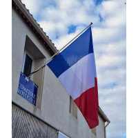 MAT DE FACADE AVEC APPLIQUE MURALE ET 1 DRAPEAU FRANCAIS