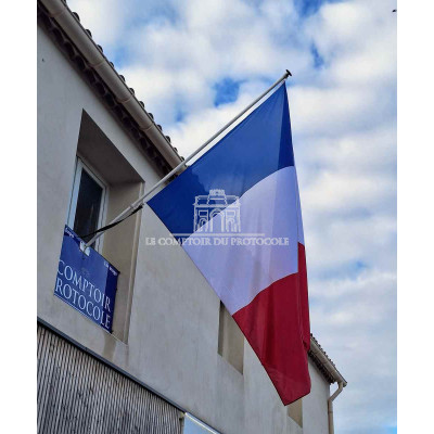 MAT DE FACADE AVEC APPLIQUE MURALE ET 1 DRAPEAU FRANCAIS