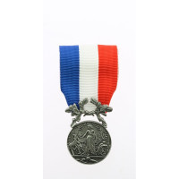 MEDAILLE COURAGE ET DEVOUEMENT argent 2e classe