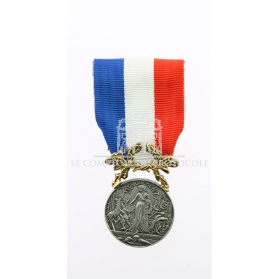 MEDAILLE COURAGE ET DEVOUEMENT ARGENT 1e classe