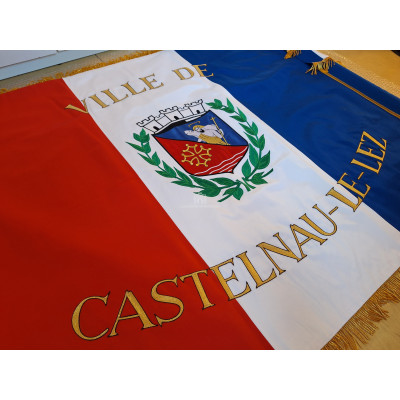 DRAPEAU DE COMMUNE BRODE 97x120cm