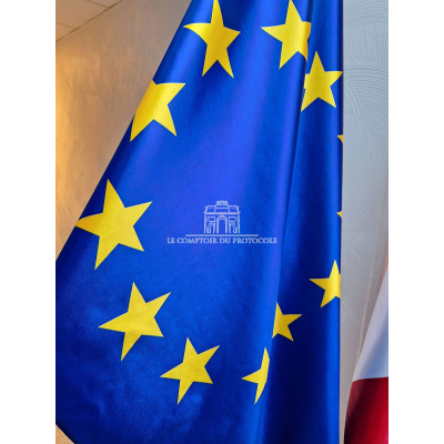 DRAPEAU SATIN EUROPE socle laiton