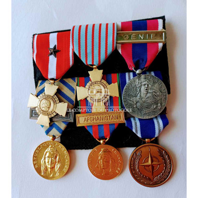 MONTAGE MEDAILLES PENDANTES support velours noir