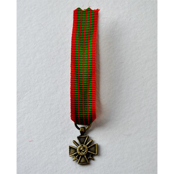 CROIX DE GUERRE 39-45 reduction miniature